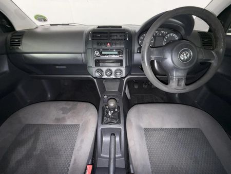 2014-Volkswagen-Polo-Vivo-14-Trendline_1
