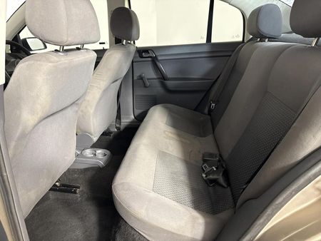 2014-Volkswagen-Polo-Vivo-14-Trendline_3