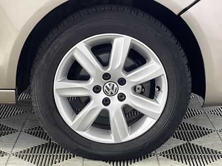 2014-Volkswagen-Polo-Vivo-14-Trendline_5