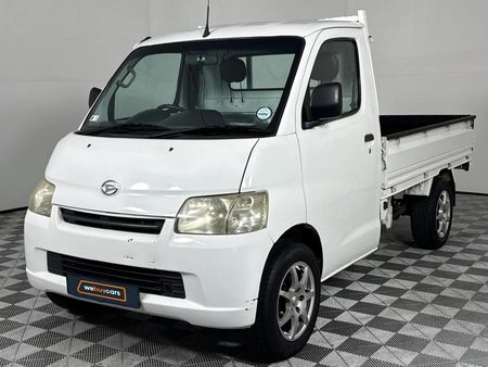 2011-Daihatsu-Gran-Max-15_0