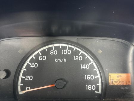 2011-Daihatsu-Gran-Max-15_1