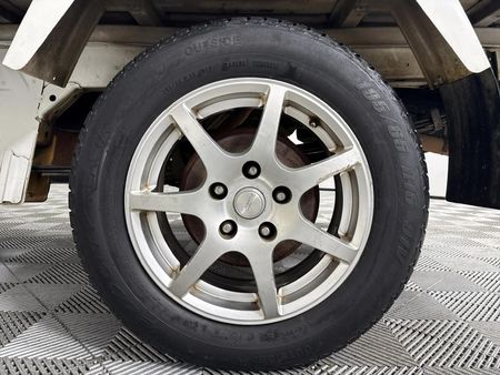 2011-Daihatsu-Gran-Max-15_4