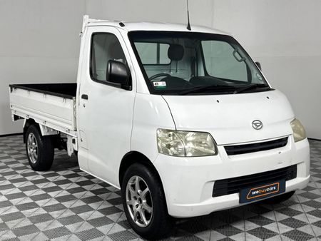 2011-Daihatsu-Gran-Max-15_8