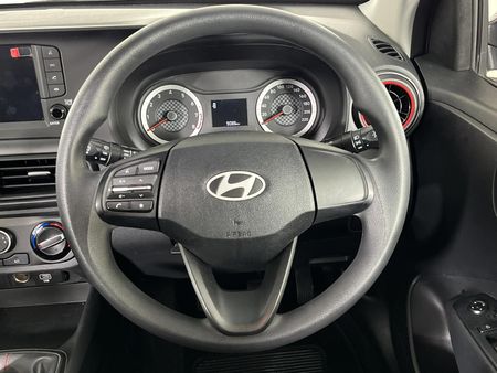 2025-Hyundai-Grand-i10-10-Motion_11
