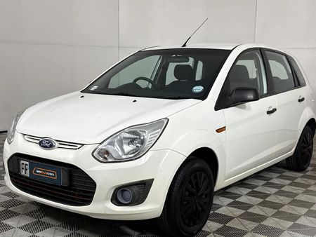 2014-Ford-Figo-14-Ambiente_0