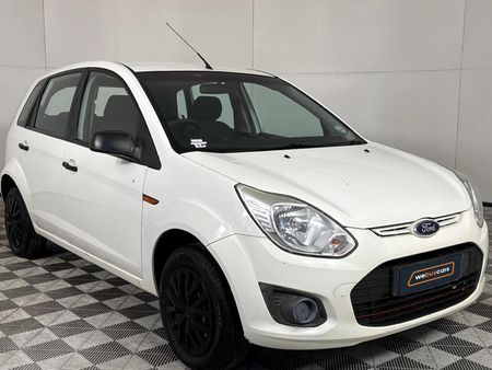 2014-Ford-Figo-14-Ambiente_14