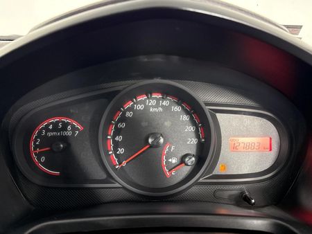 2014-Ford-Figo-14-Ambiente_2