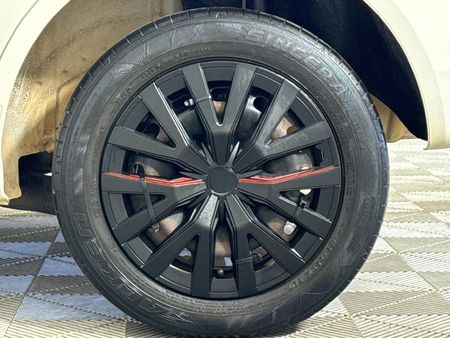 2014-Ford-Figo-14-Ambiente_6