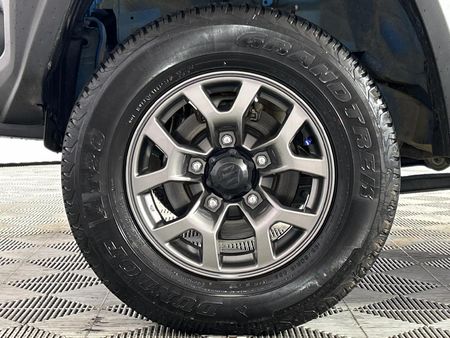 2024-Suzuki-Jimny-15-GLX_3