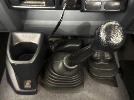 2020-Toyota-Land-Cruiser-76-45-D-V8-Station-Wagon_9