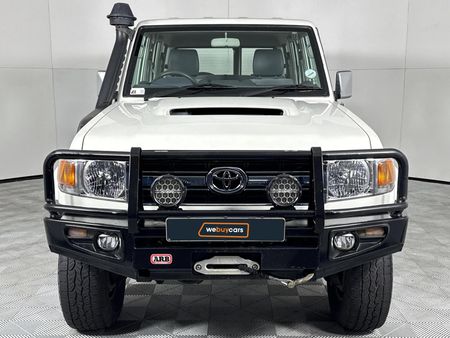 2020-Toyota-Land-Cruiser-76-45-D-V8-Station-Wagon_13