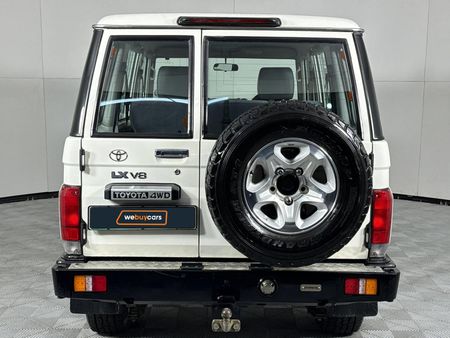 2020-Toyota-Land-Cruiser-76-45-D-V8-Station-Wagon_16