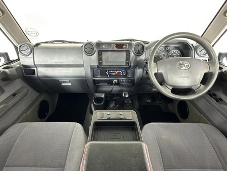 2020-Toyota-Land-Cruiser-76-45-D-V8-Station-Wagon_1