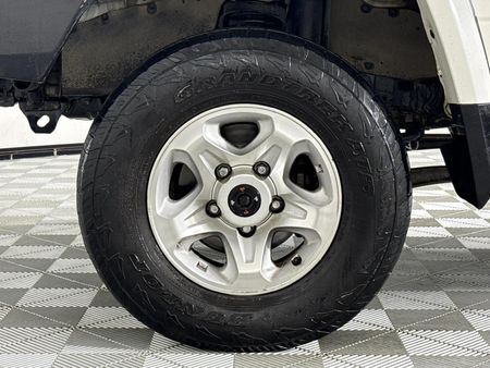 2020-Toyota-Land-Cruiser-76-45-D-V8-Station-Wagon_3