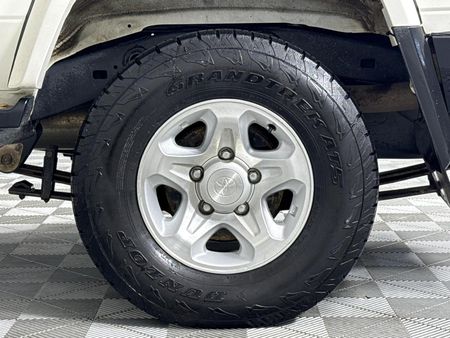 2020-Toyota-Land-Cruiser-76-45-D-V8-Station-Wagon_5