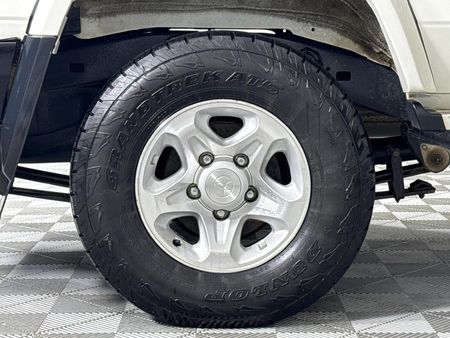 2020-Toyota-Land-Cruiser-76-45-D-V8-Station-Wagon_6