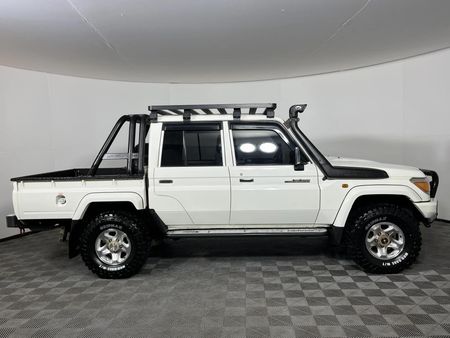 2019-Toyota-Land-Cruiser-79-45-D-Double-Cab_16