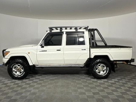 2019-Toyota-Land-Cruiser-79-45-D-Double-Cab_18
