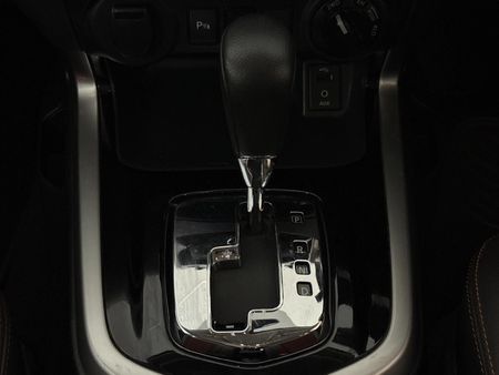 2020-Nissan-Navara-23D-Stealth-4x4-Auto-Double-Cab_10
