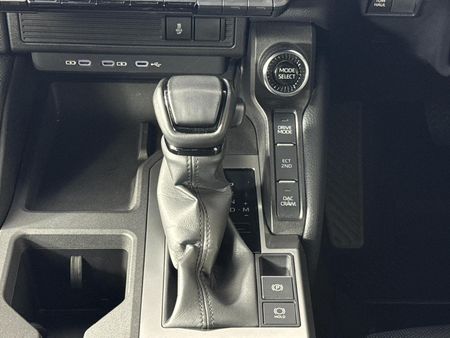 2025-Toyota-Land-Cruiser-Prado-TX-28GD-Auto_10