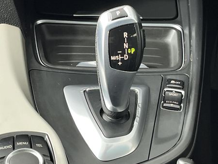2014-BMW-3-Series-320i-Auto_10