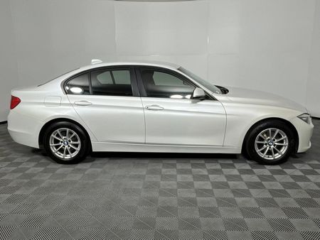 2014-BMW-3-Series-320i-Auto_17