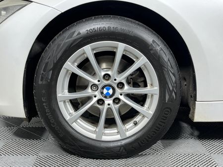 2014-BMW-3-Series-320i-Auto_4