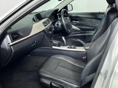 2014-BMW-3-Series-320i-Auto_8