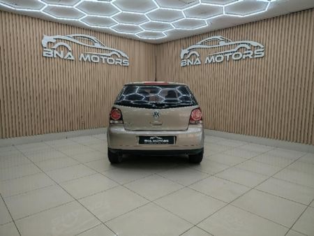 2015-Volkswagen-Polo-Vivo-GP-14-Trendline-5-dr_5