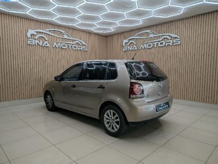 2015-Volkswagen-Polo-Vivo-GP-14-Trendline-5-dr_7