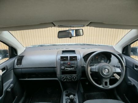 2015-Volkswagen-Polo-Vivo-GP-14-Trendline-5-dr_8