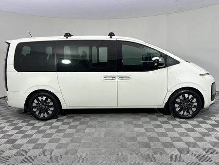 2022-Hyundai-Staria-22d-Luxury-Auto_16