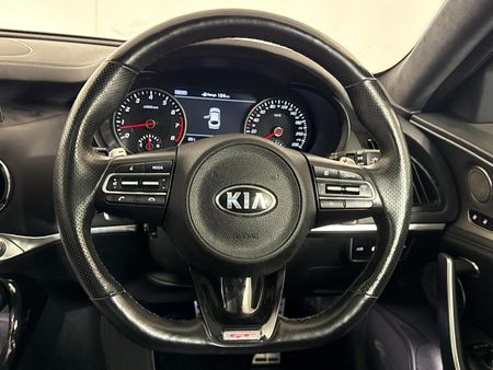 2018-Kia-Stinger-33-V6-GT_11
