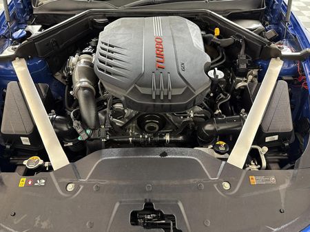 2018-Kia-Stinger-33-V6-GT_12