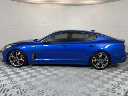 2018-Kia-Stinger-33-V6-GT_18