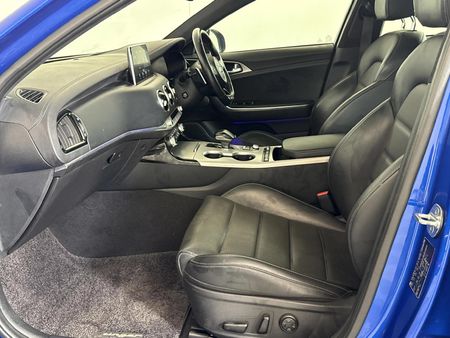 2018-Kia-Stinger-33-V6-GT_7