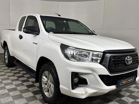 2018-Toyota-Hilux-24-GD-6-Raised-Body-SRX-Extended-Cab_11