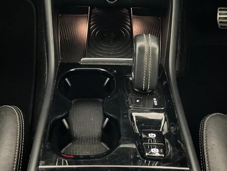 2018-Volvo-XC40-D4-Momentum-AWD_10