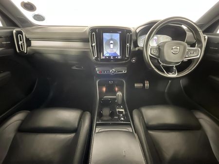 2018-Volvo-XC40-D4-Momentum-AWD_1