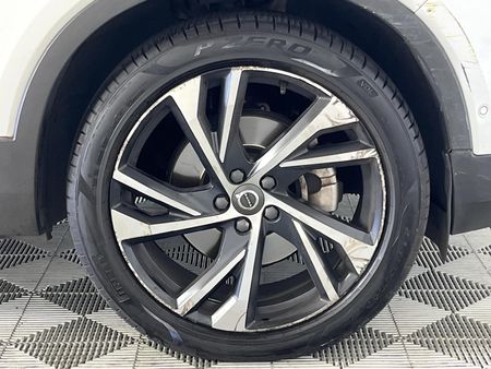 2018-Volvo-XC40-D4-Momentum-AWD_5