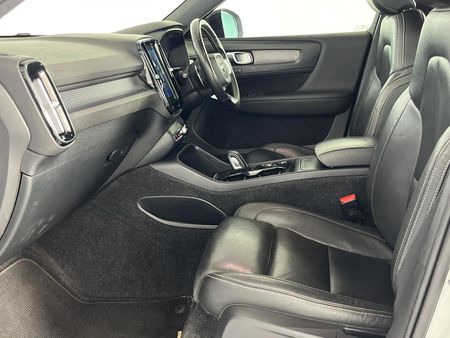2018-Volvo-XC40-D4-Momentum-AWD_8