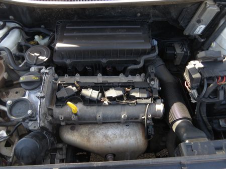 2014-Volkswagen-Polo-Vivo-14-Trendline-5-dr_14