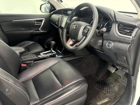 2025-Toyota-Fortuner-24-GD-6-RB-Auto_9