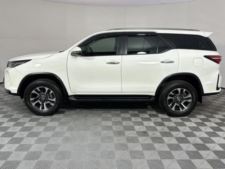2025-Toyota-Fortuner-24-GD-6-RB-Auto_16