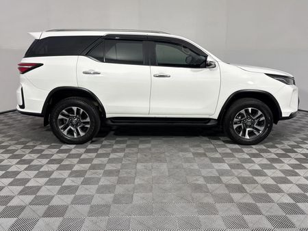 2025-Toyota-Fortuner-24-GD-6-RB-Auto_18