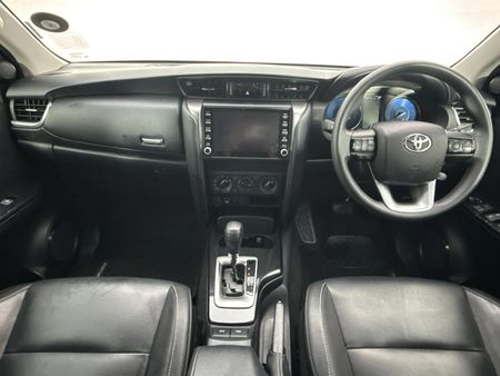 2025-Toyota-Fortuner-24-GD-6-RB-Auto_1