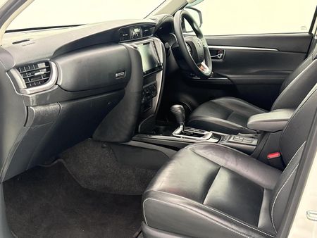 2025-Toyota-Fortuner-24-GD-6-RB-Auto_8