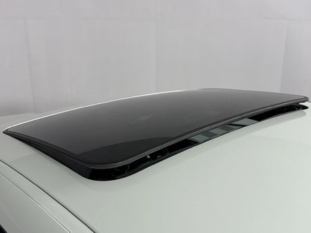 2020-BMW-3-Series-318i_9