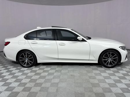 2020-BMW-3-Series-318i_14