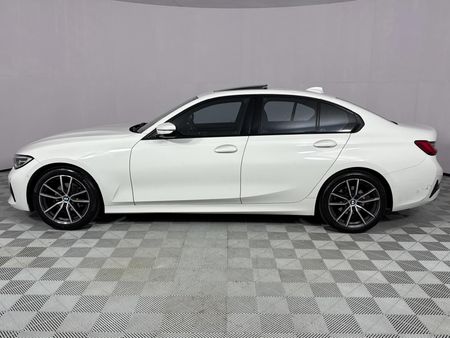 2020-BMW-3-Series-318i_16